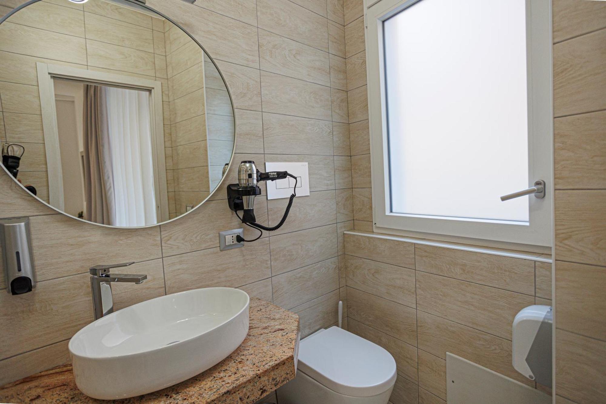 Monia Rooms&Hospitality เปียซซา อาร์เมรีนา ภายนอก รูปภาพ