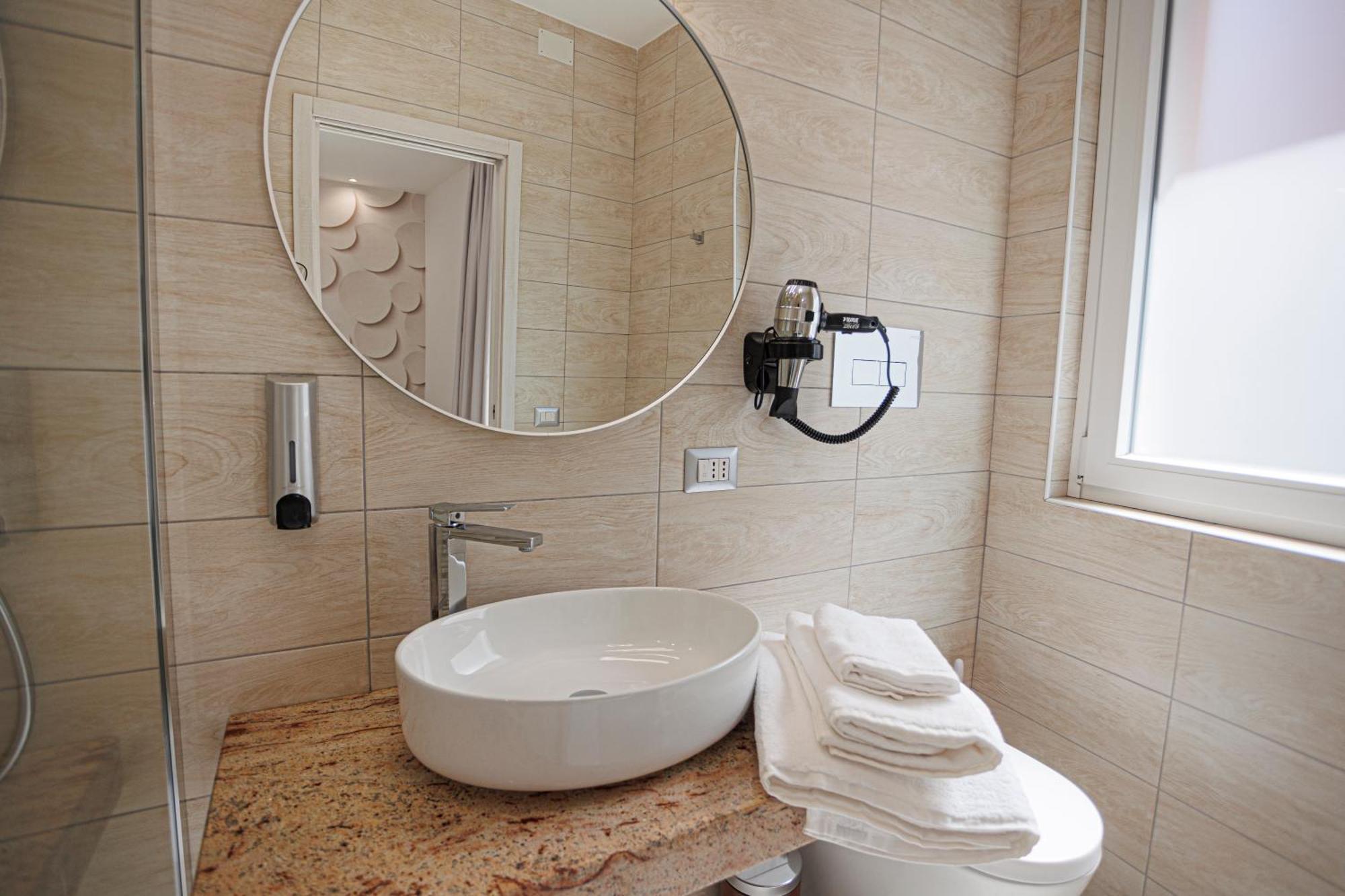 Monia Rooms&Hospitality เปียซซา อาร์เมรีนา ภายนอก รูปภาพ